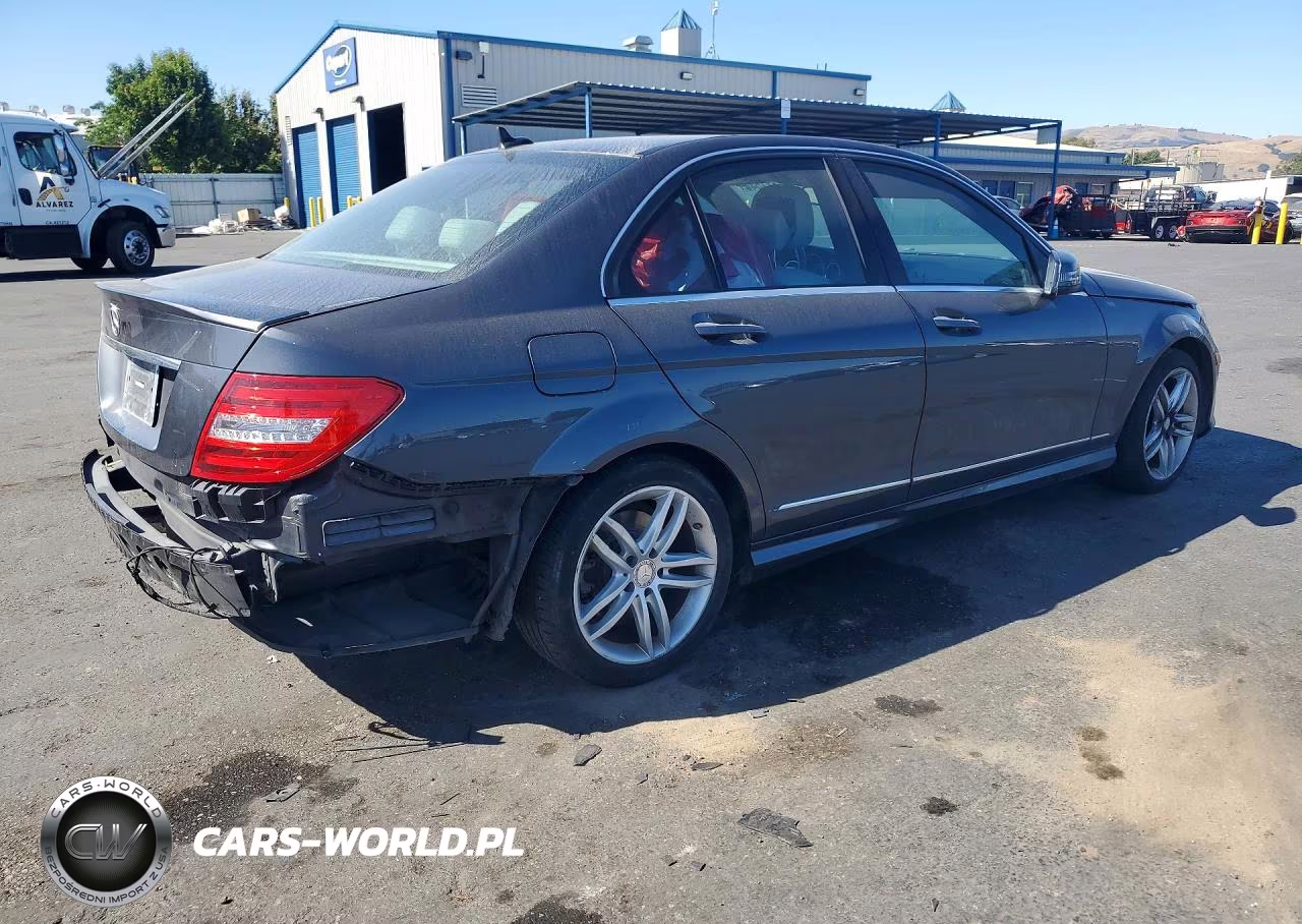 2013 Mercedes-Benz C 250 Sport VIN:WDDGF4HB5DR300456 - 3