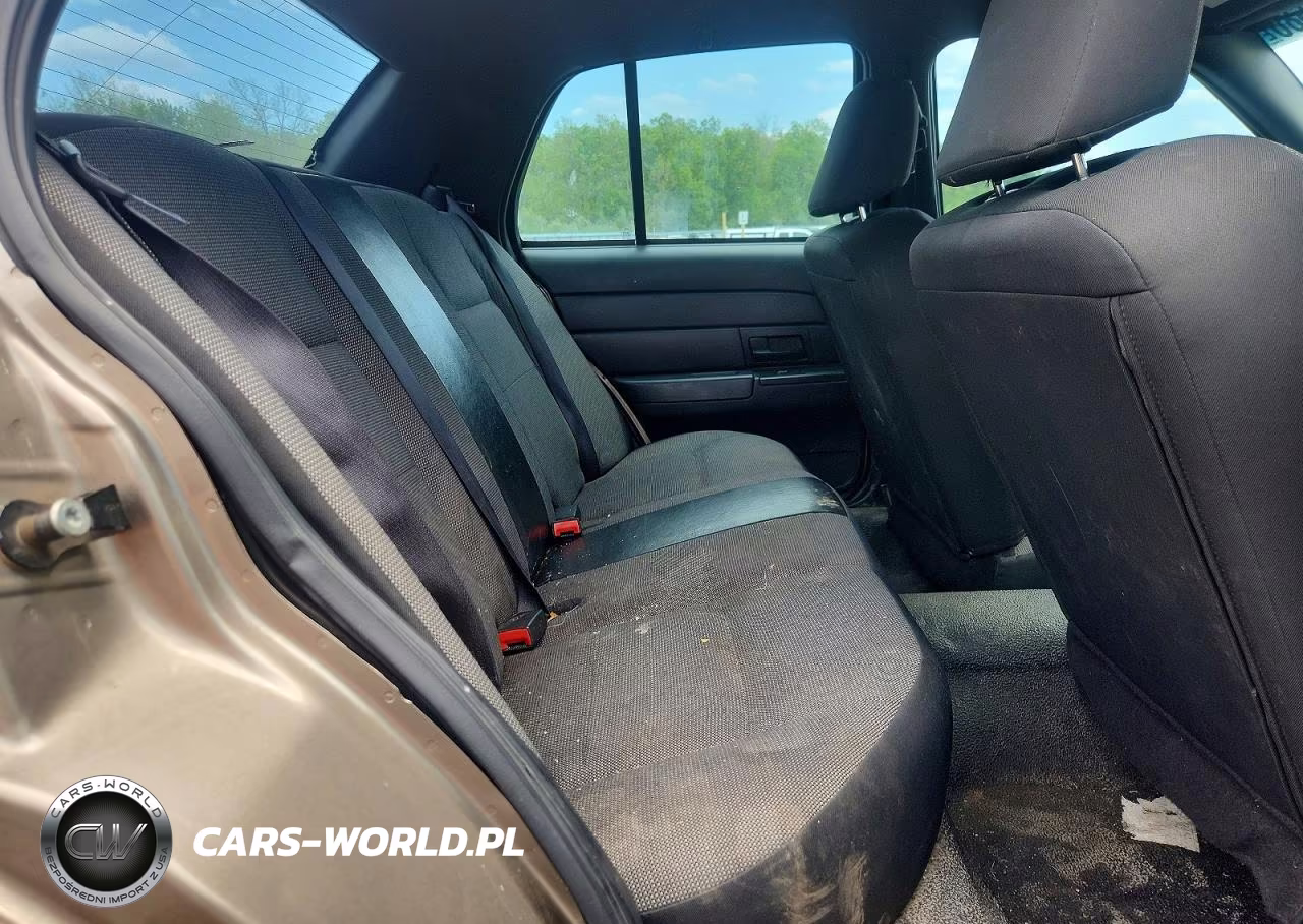 2007 Ford Crown Victoria Police Interceptor VIN:2FAHP71W87X106143 - 10