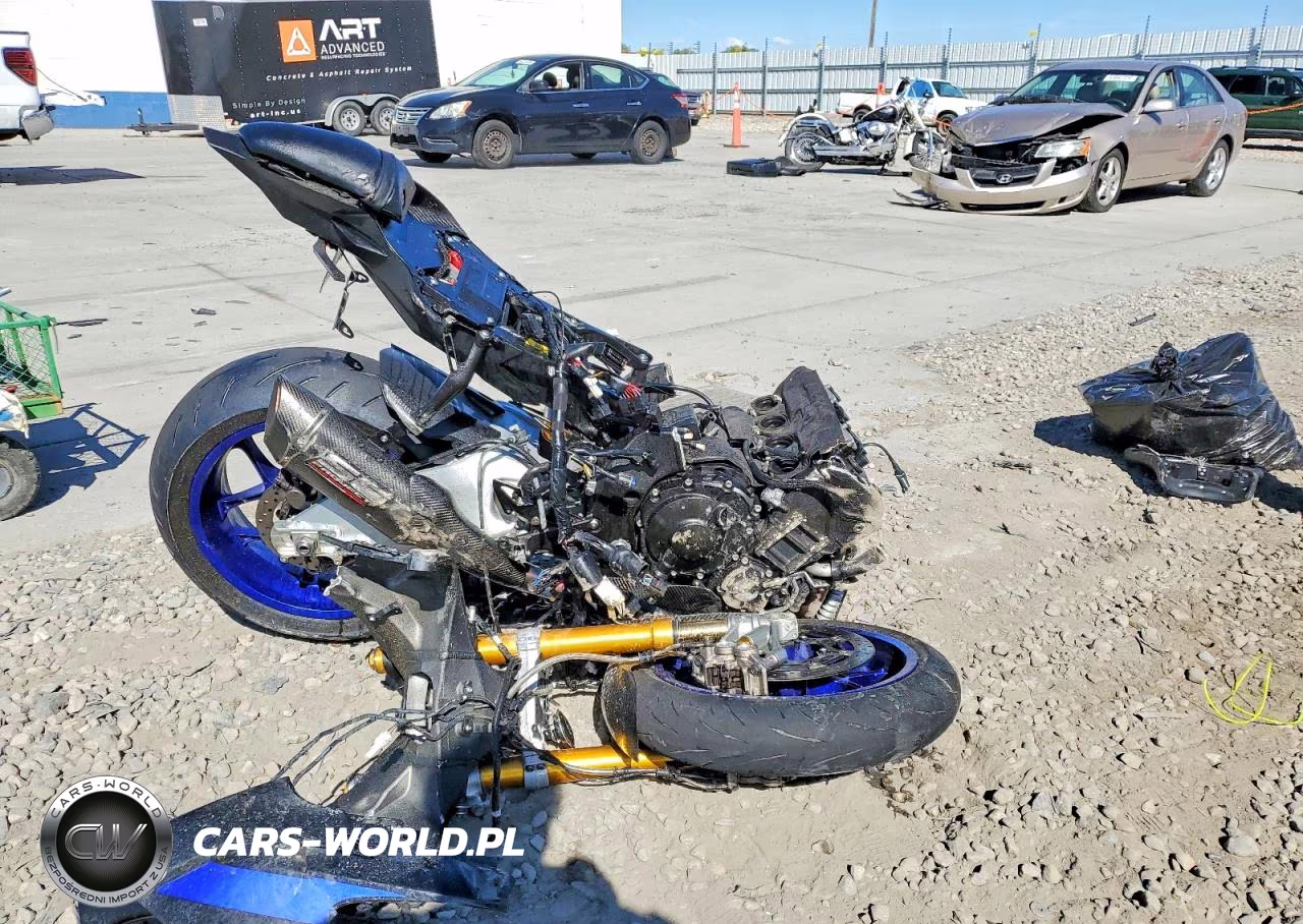 2023 Yamaha Yzfr1M C