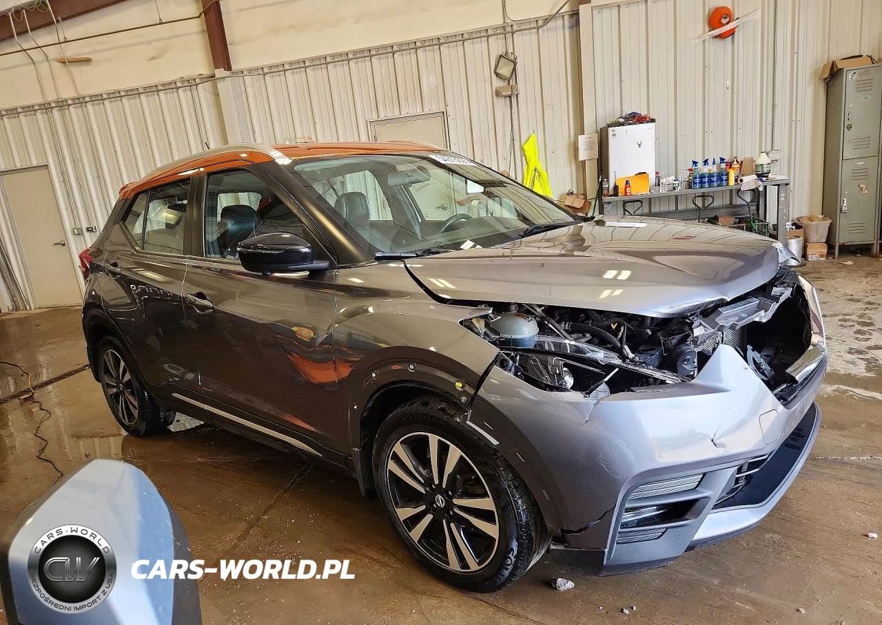 2018 Nissan Kicks Sr VIN:3N1CP5CU7JL526489 - 4