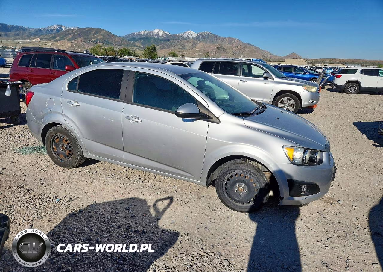 2014 Chevrolet Sonic Ls VIN:1G1JB5SH6E4194525 - 4