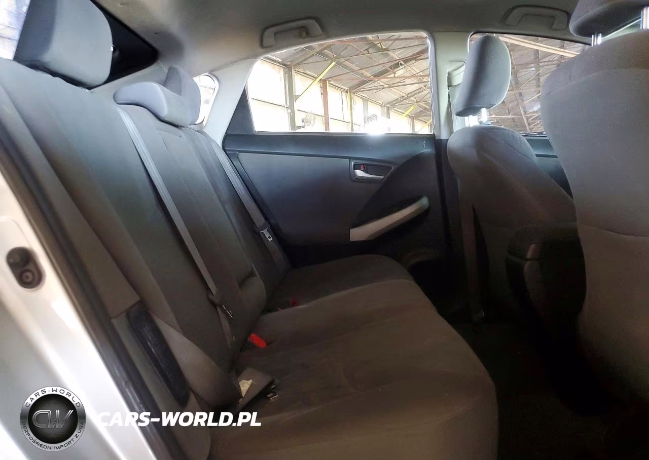 2013 Toyota Prius Two VIN:JTDKN3DU6D0340493 - 10
