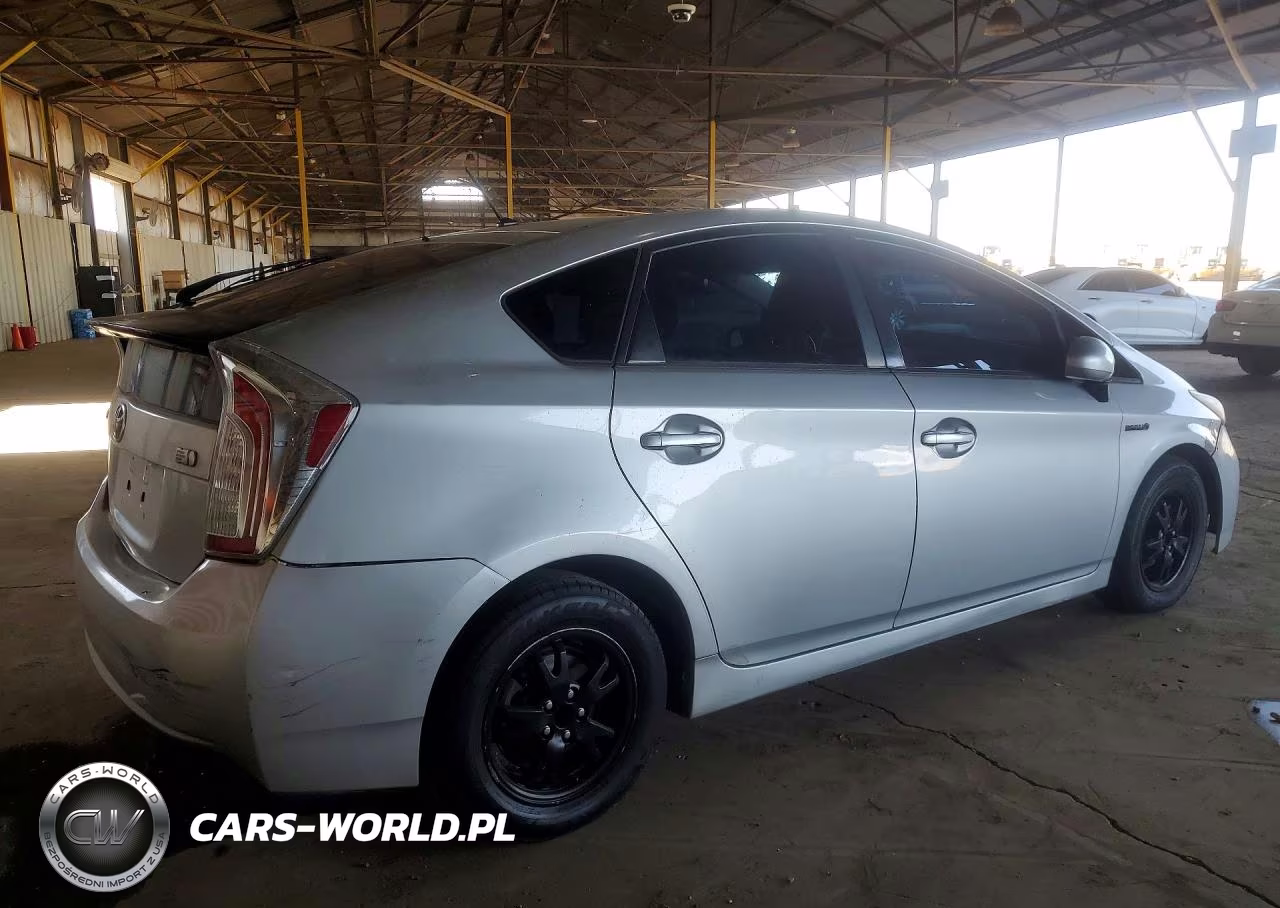 2013 Toyota Prius Two VIN:JTDKN3DU6D0340493 - 3
