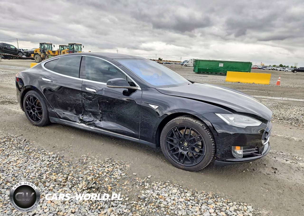 2013 Tesla Model S VIN:5YJSA1DP4DFP13638 - 4