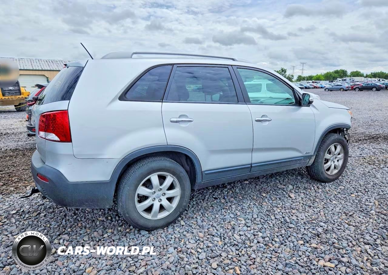 2013 Kia Sorento Lx VIN:5XYKTCA63DG400607 - 3