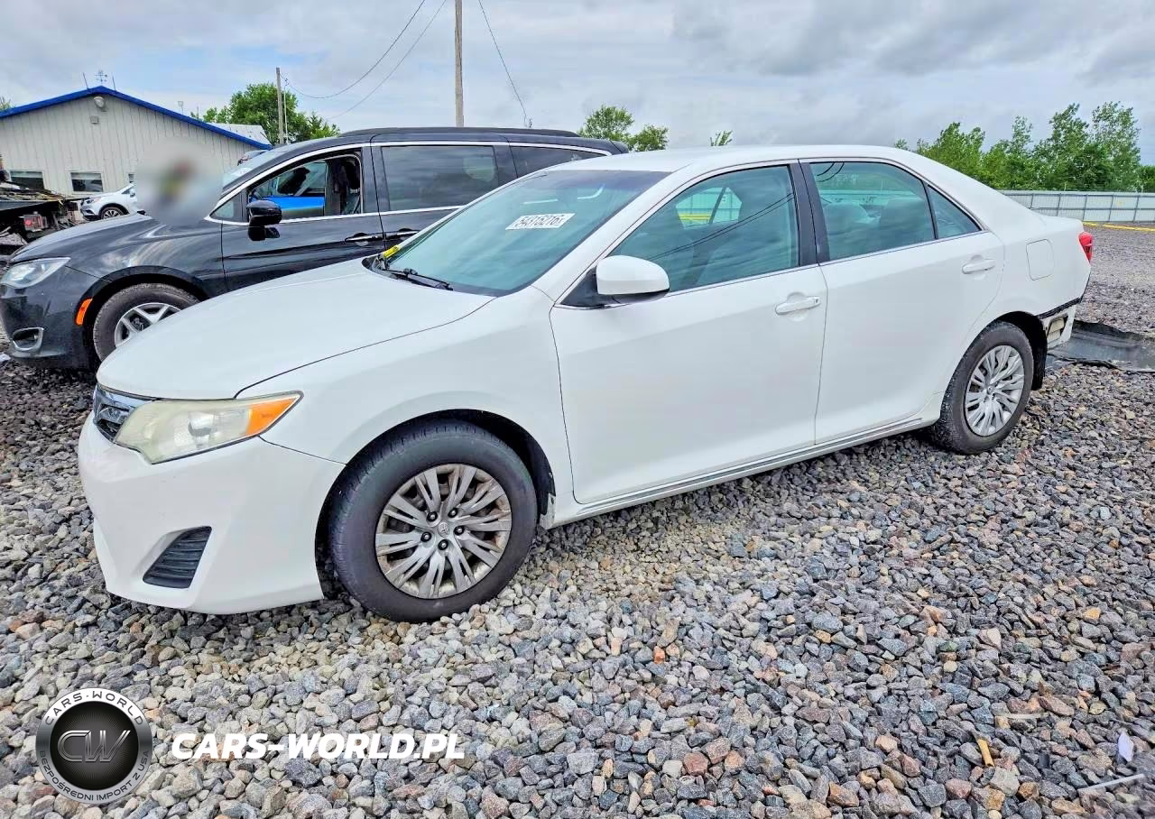 2012 Toyota Camry Le – zdjęcie 1 z 12