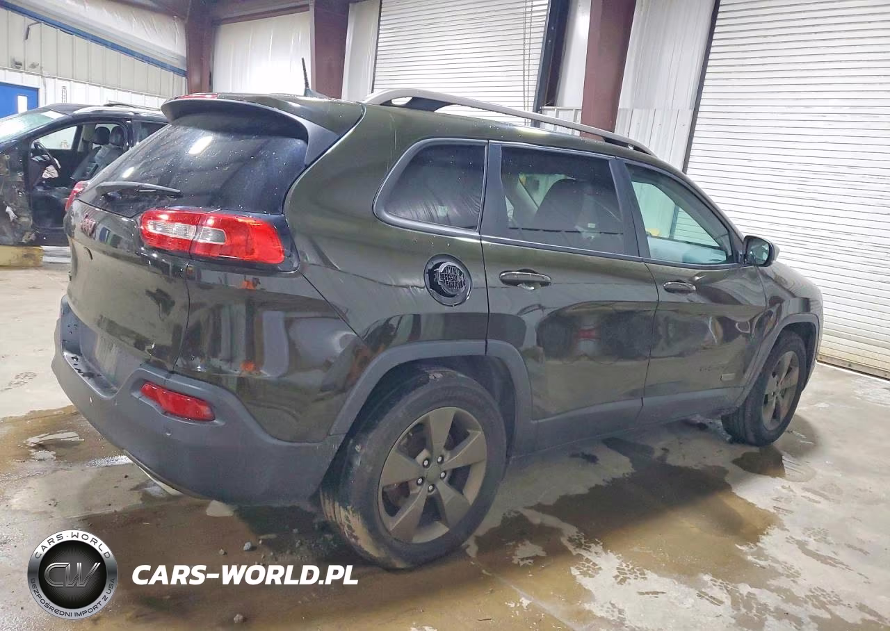 2017 Jeep Cherokee Latitude VIN:1C4PJMCS8HW530449 - 3