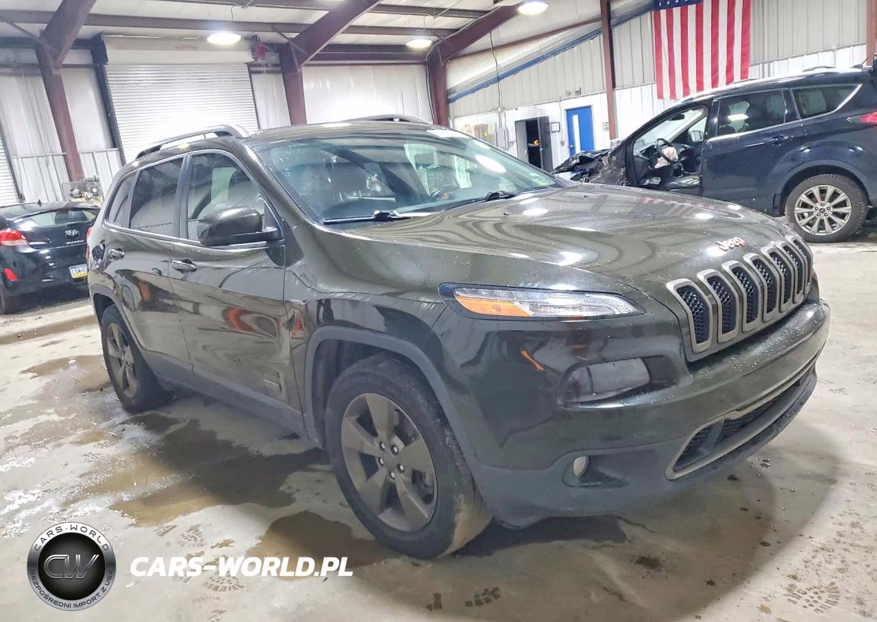 2017 Jeep Cherokee Latitude VIN:1C4PJMCS8HW530449 - 4