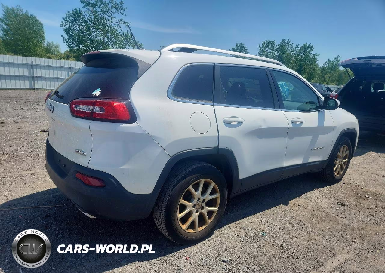 2015 Jeep Cherokee Latitude VIN:1C4PJMCS0FW795556 - 3