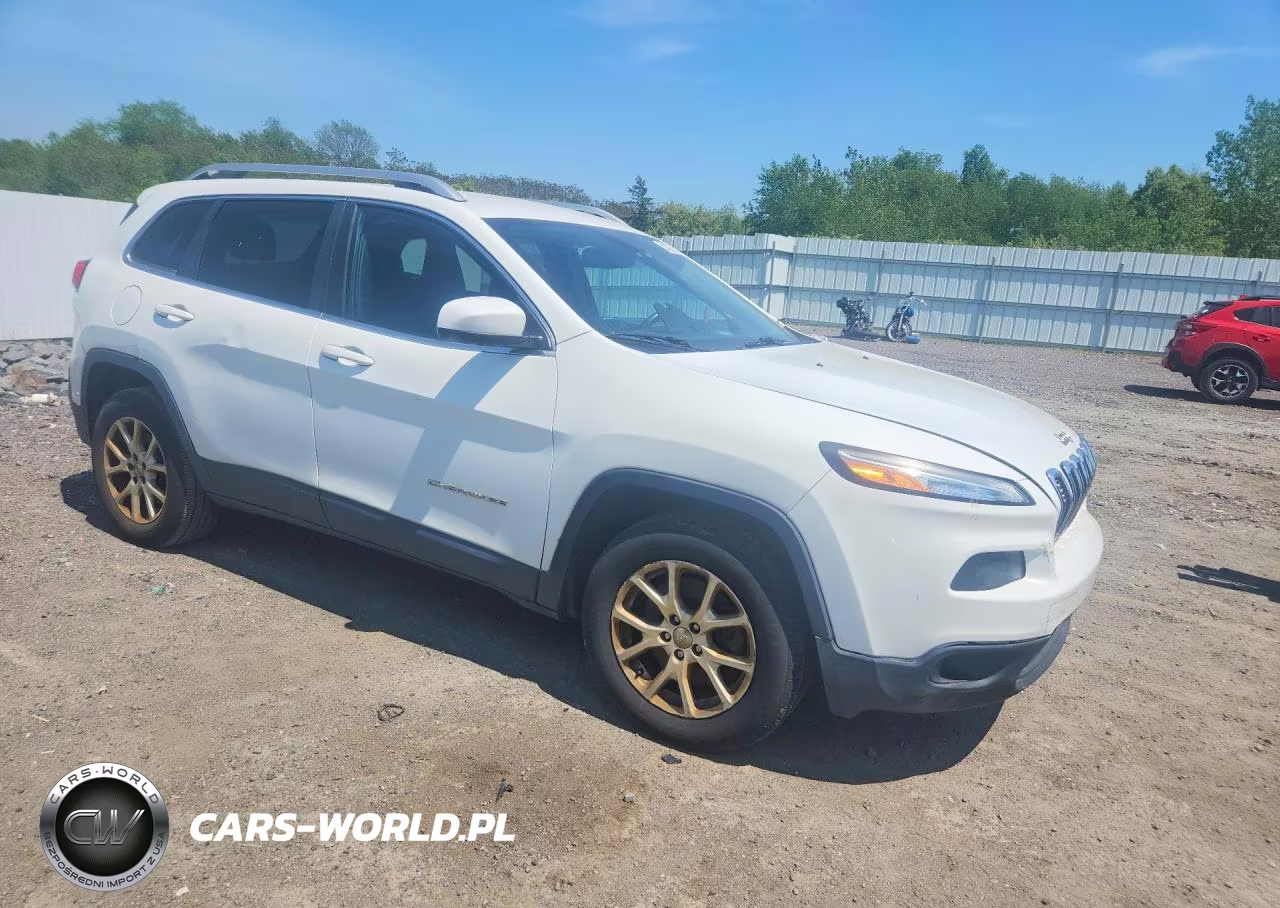 2015 Jeep Cherokee Latitude VIN:1C4PJMCS0FW795556 - 4
