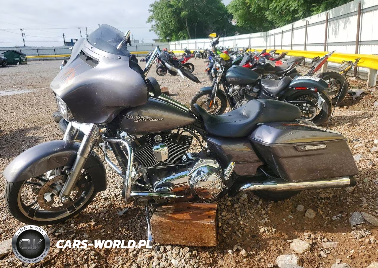 2014 Harley-Davidson Flhx Street Glide VIN:1HD1KBM19EB704527 - 3