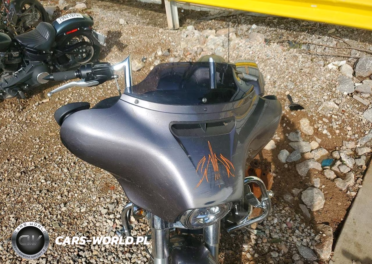 2014 Harley-Davidson Flhx Street Glide VIN:1HD1KBM19EB704527 - 5