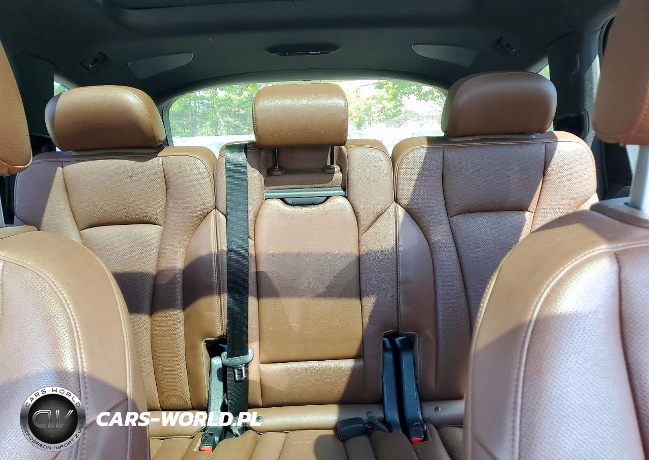 2018 Audi Q7 Premium Plus VIN:WA1LHAF76JD029300 - 10