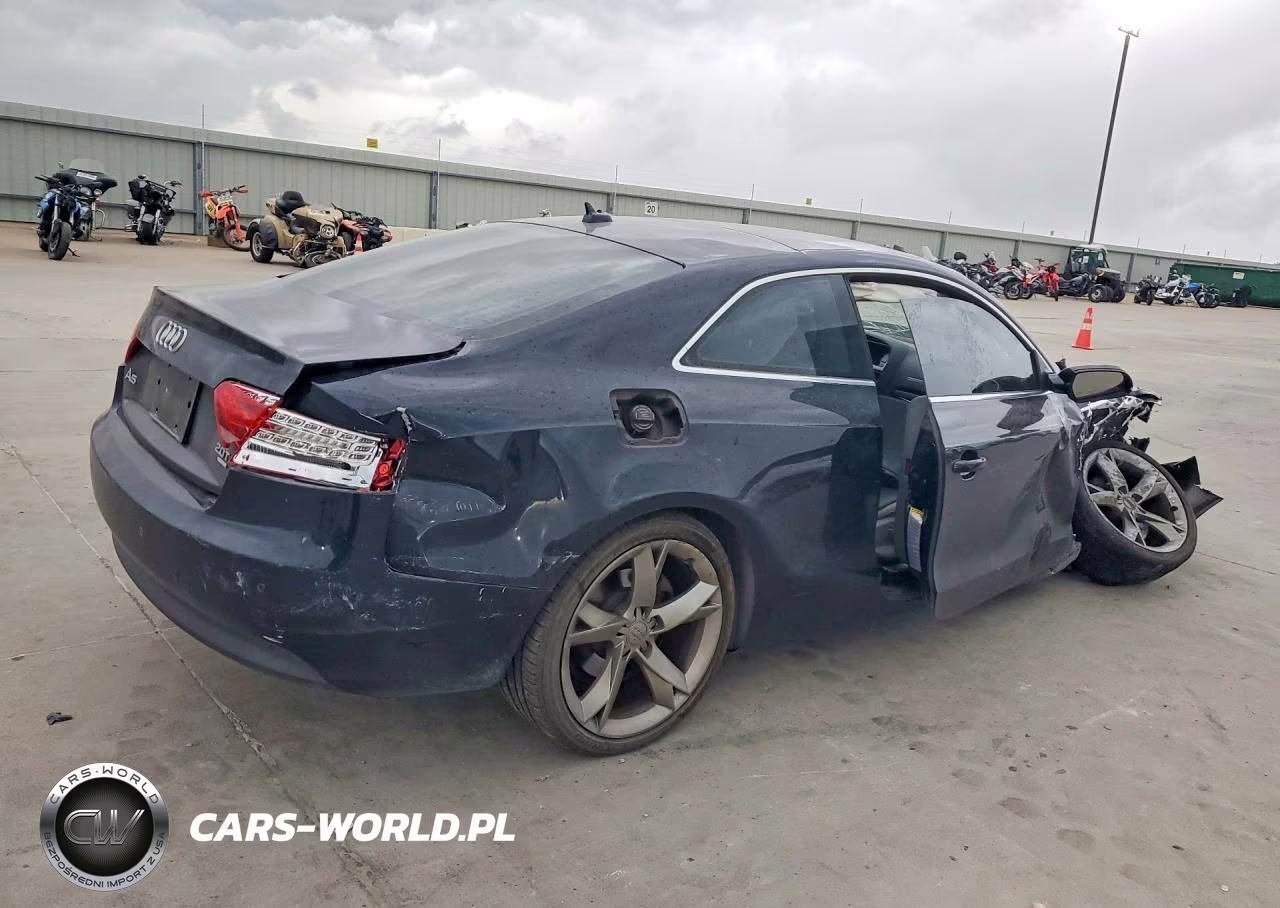 2010 Audi A5 Premium Plus VIN:WAULFAFR6AA079612 - 3