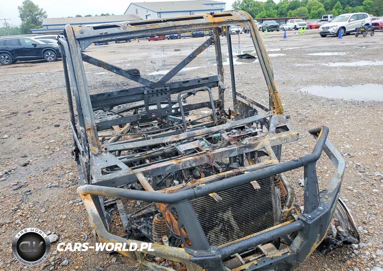 2025 Polaris Ranger Utility Vehicle VIN:4XARRU99XS8757070 - 9