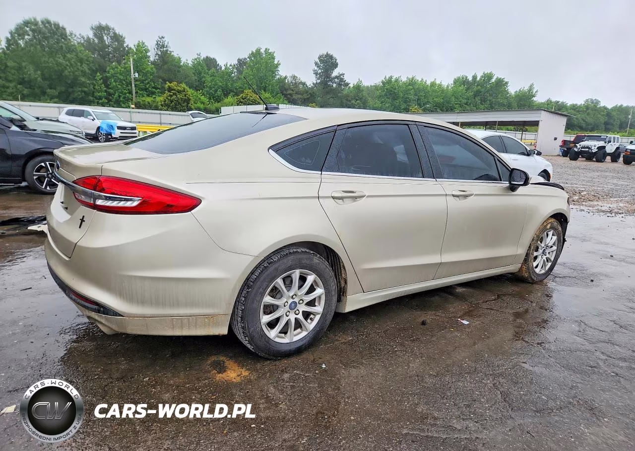 2018 Ford Fusion S VIN:3FA6P0G74JR261504 - 3