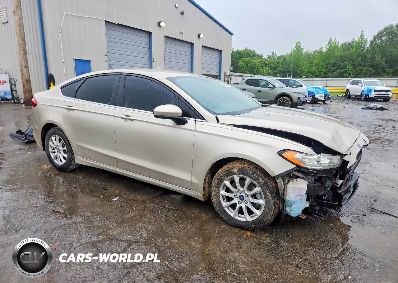 2018 Ford Fusion S VIN:3FA6P0G74JR261504 - 4