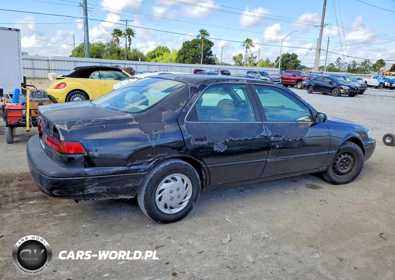 1999 Toyota Camry Le VIN:4T1BG28K8XU584491 - 3