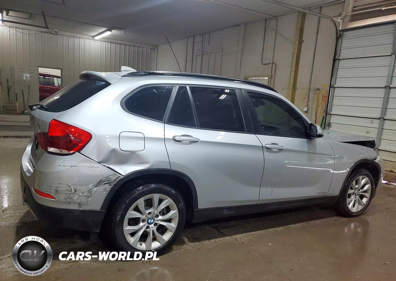 2014 BMW X1 xDrive28I VIN:WBAVL1C51EVY21576 - 3