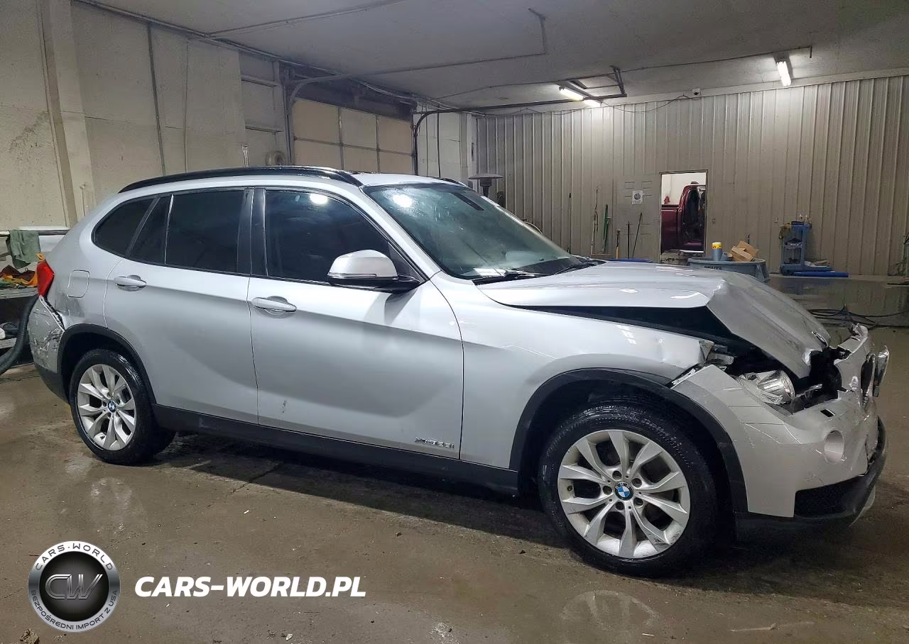 2014 BMW X1 xDrive28I VIN:WBAVL1C51EVY21576 - 4