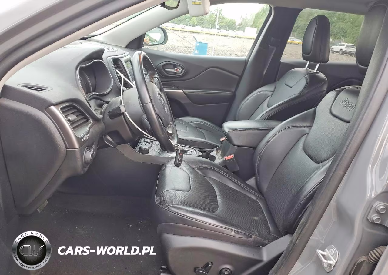 2020 Jeep Cherokee Latitude Plus VIN:1C4PJMLX5LD631030 - 7