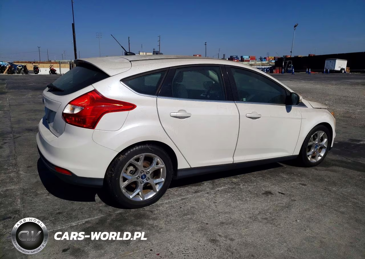 2012 Ford Focus VIN:1FAHP3M22CL257679 - 3