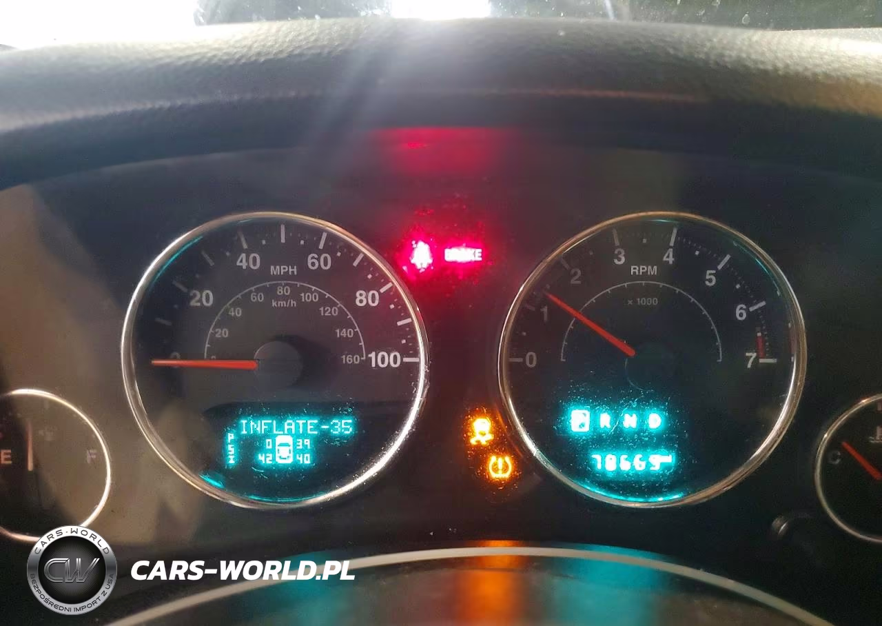 2018 Jeep Wrangler Unlimited Sahara VIN:1C4HJWEG8JL821422 - 9