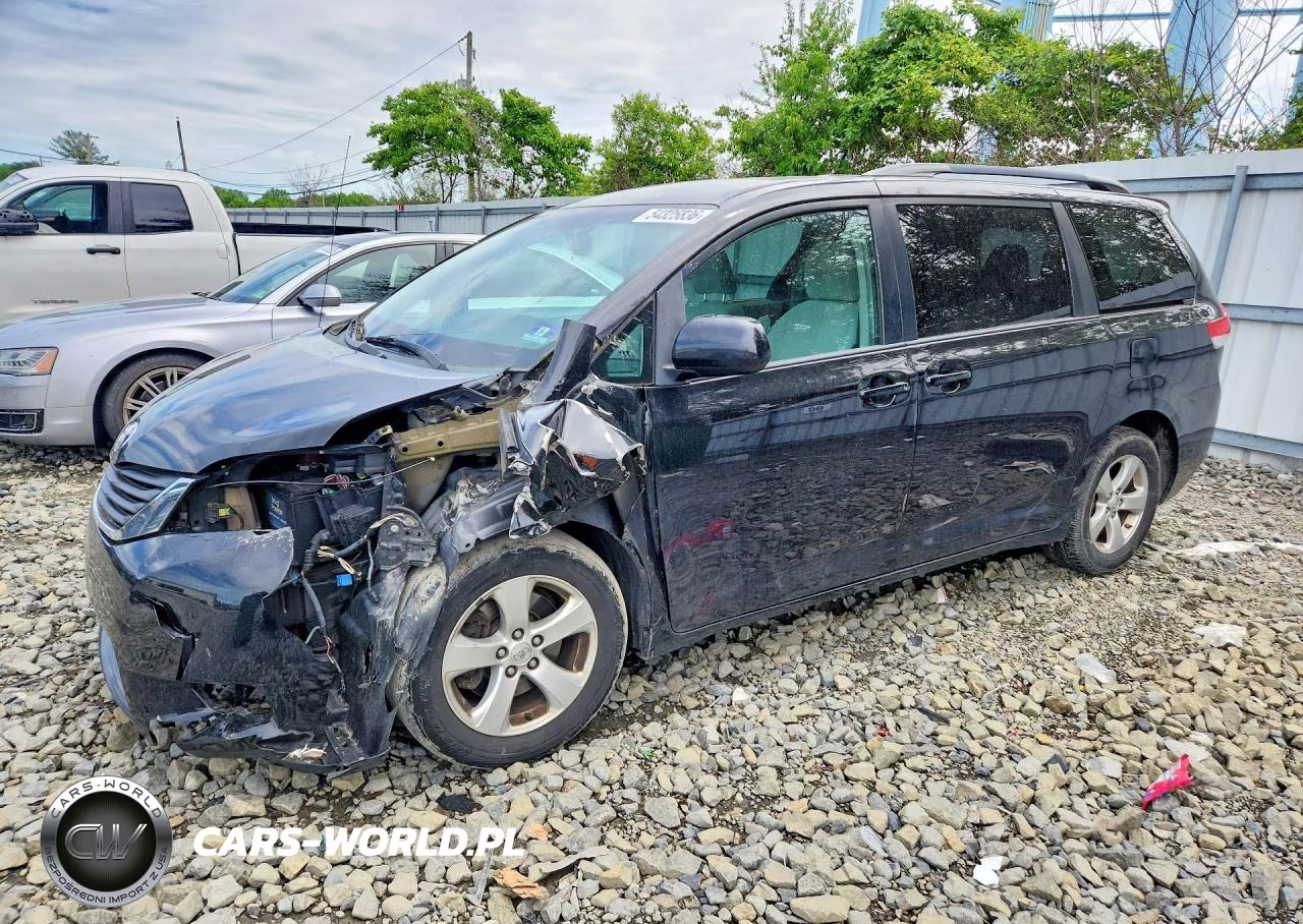 2014 Toyota Sienna Le – zdjęcie 1 z 13
