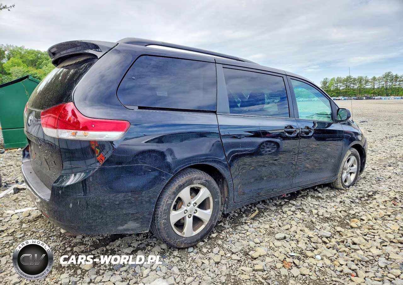 2014 Toyota Sienna Le VIN:5TDKK3DC4ES417117 - 3