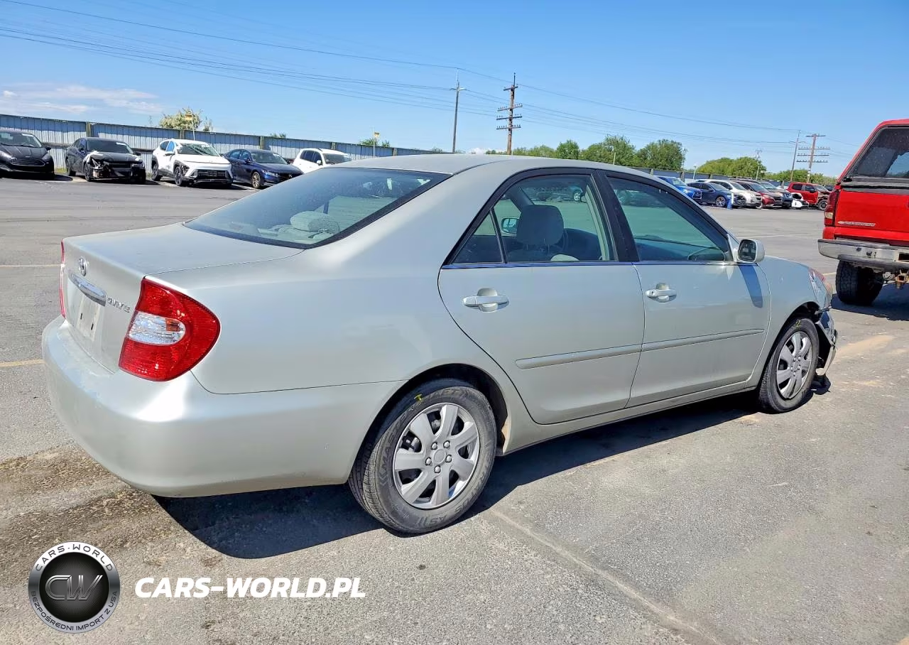 2002 Toyota Camry Le VIN:JTDBE32K520109003 - 3