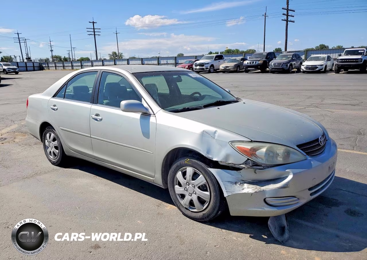2002 Toyota Camry Le VIN:JTDBE32K520109003 - 4