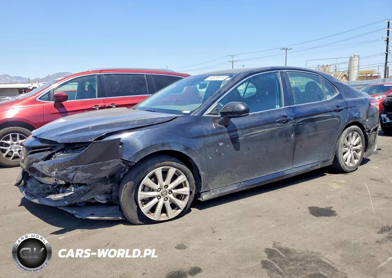 2020 Toyota Camry Le – zdjęcie 1 z 12