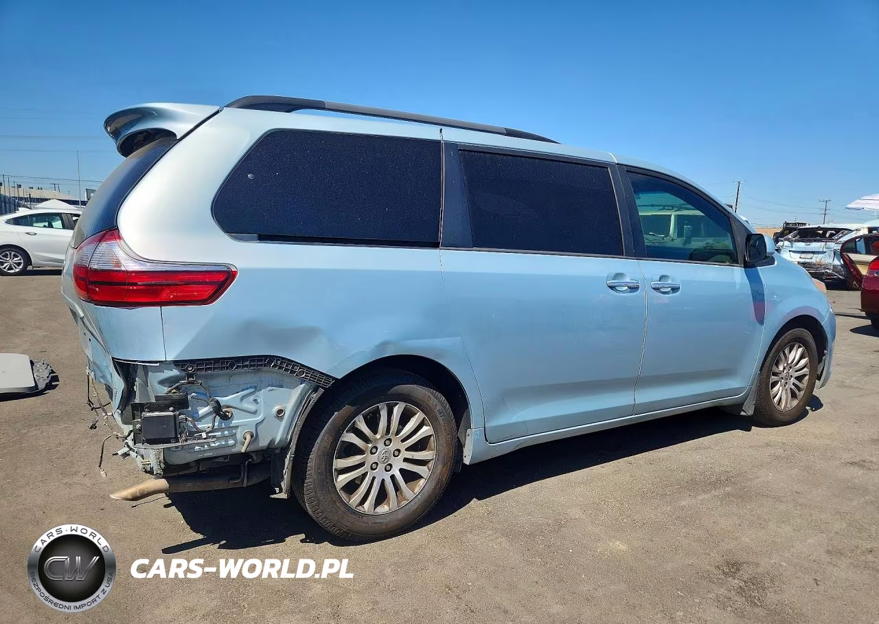 2017 Toyota Sienna Xle 8-Passenger VIN:5TDYZ3DC7HS807820 - 3