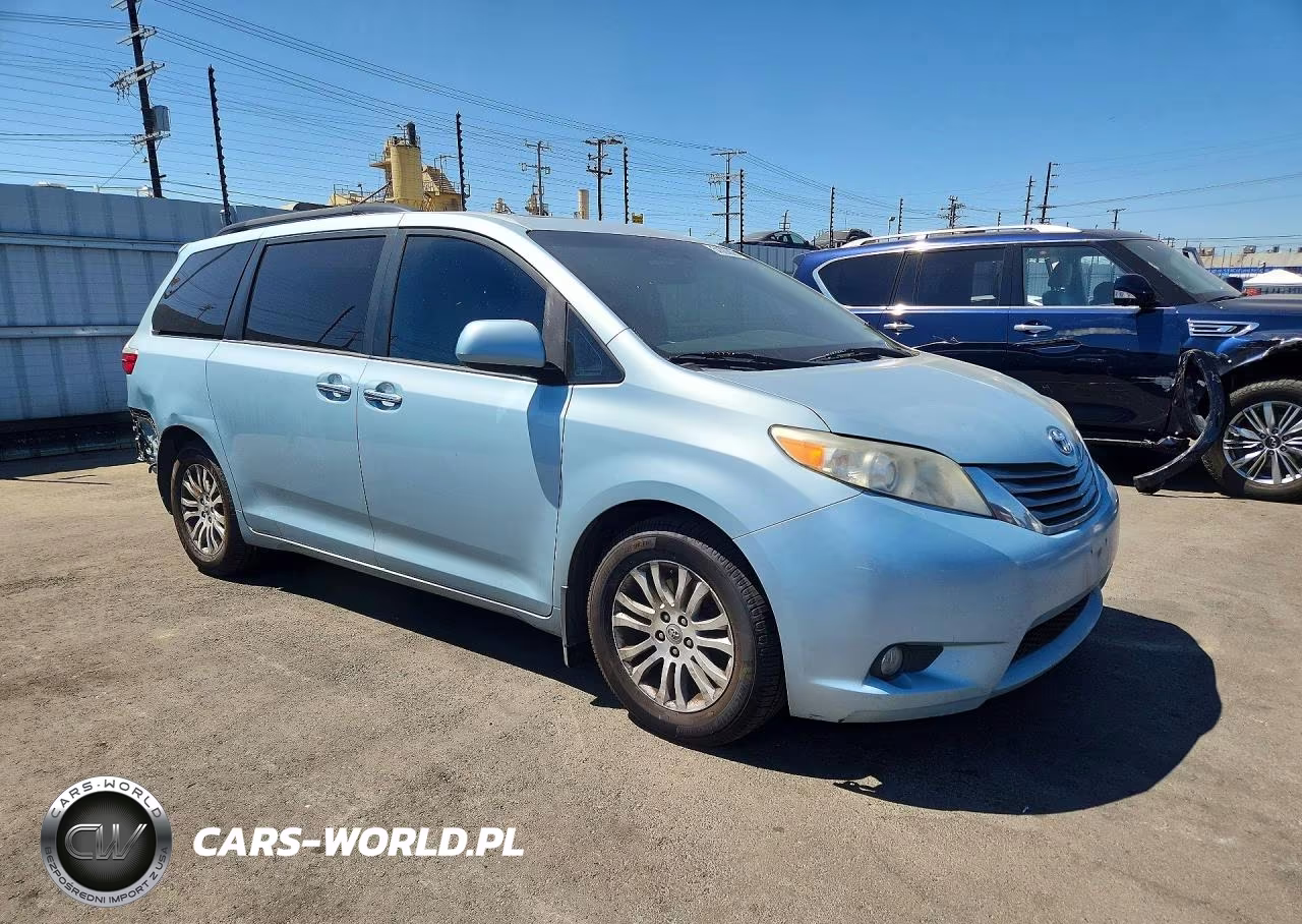 2017 Toyota Sienna Xle 8-Passenger VIN:5TDYZ3DC7HS807820 - 4