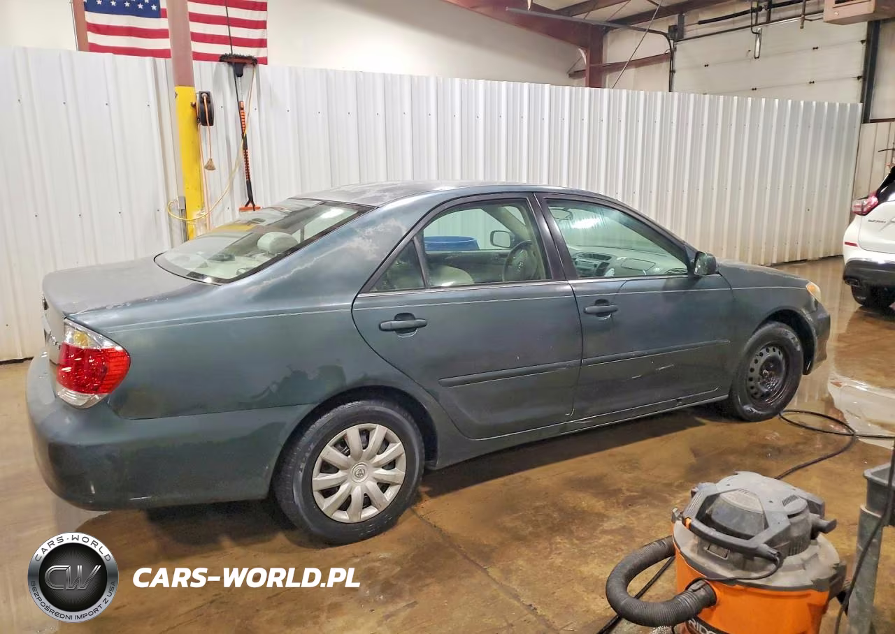 2005 Toyota Camry Le VIN:4T1BE32K95U023136 - 3