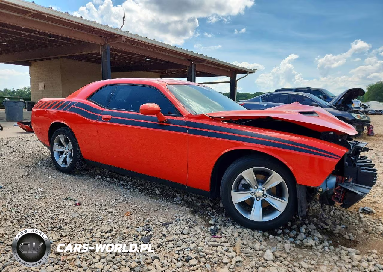 2018 Dodge Challenger Sxt VIN:2C3CDZAG5JH246643 - 4