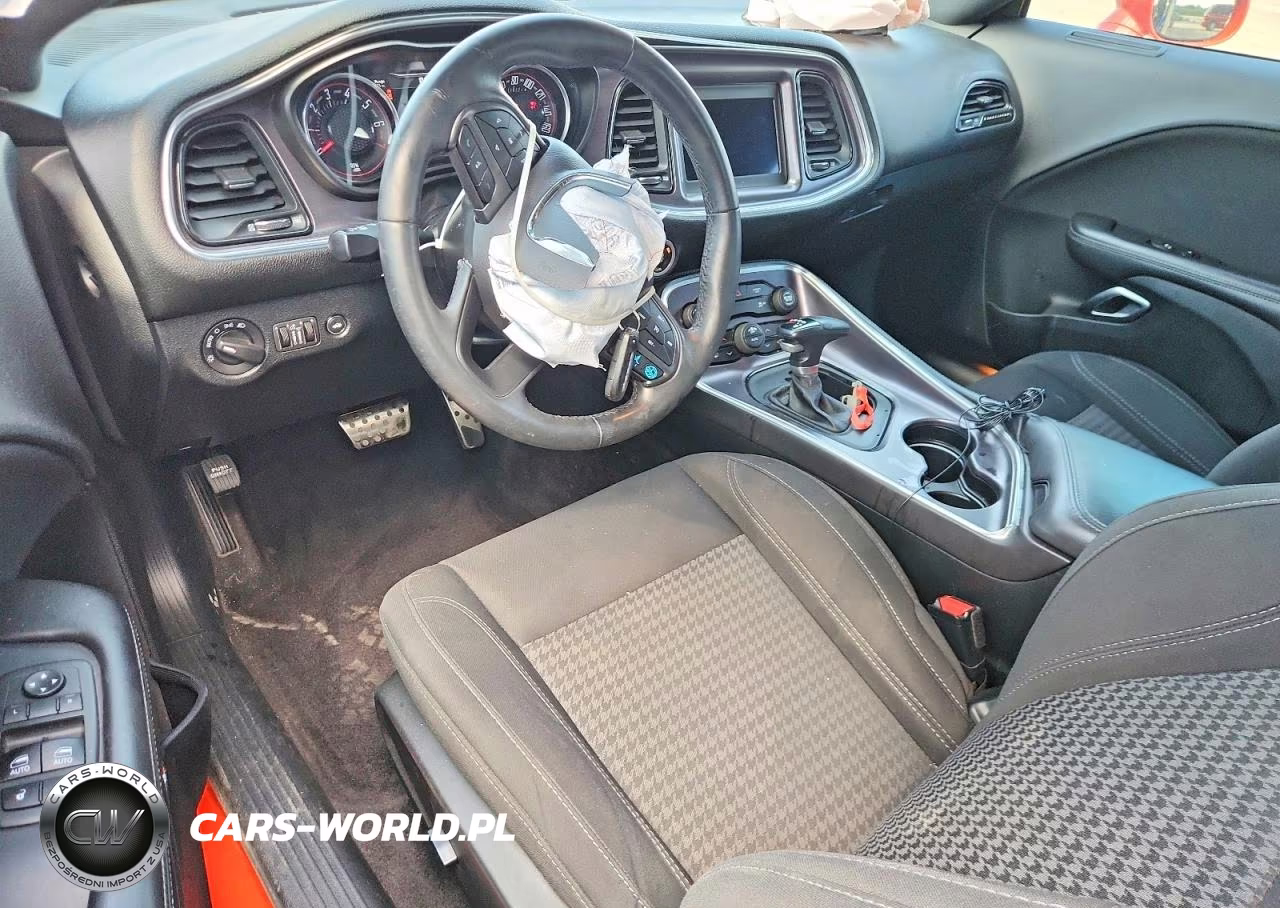 2018 Dodge Challenger Sxt VIN:2C3CDZAG5JH246643 - 8