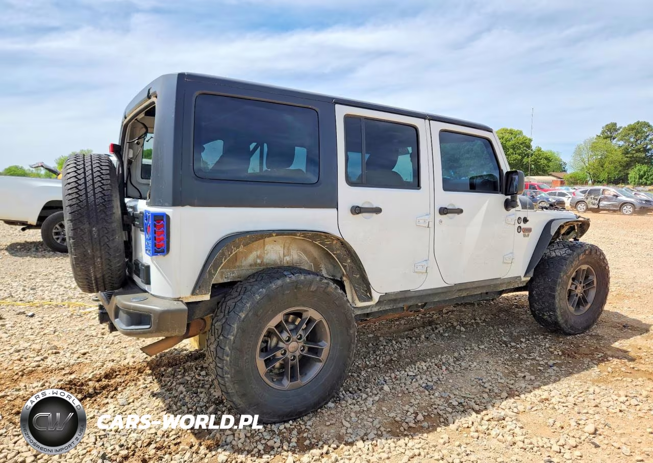 2016 Jeep Wrangler Unlimited Sahara VIN:1C4BJWEG2GL338183 - 3