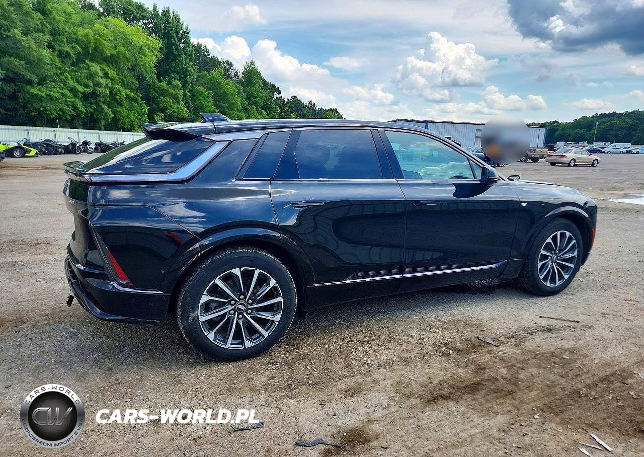 2024 Cadillac Lyriq Sport VIN:1GYKPTRK1RZ110049 - 3