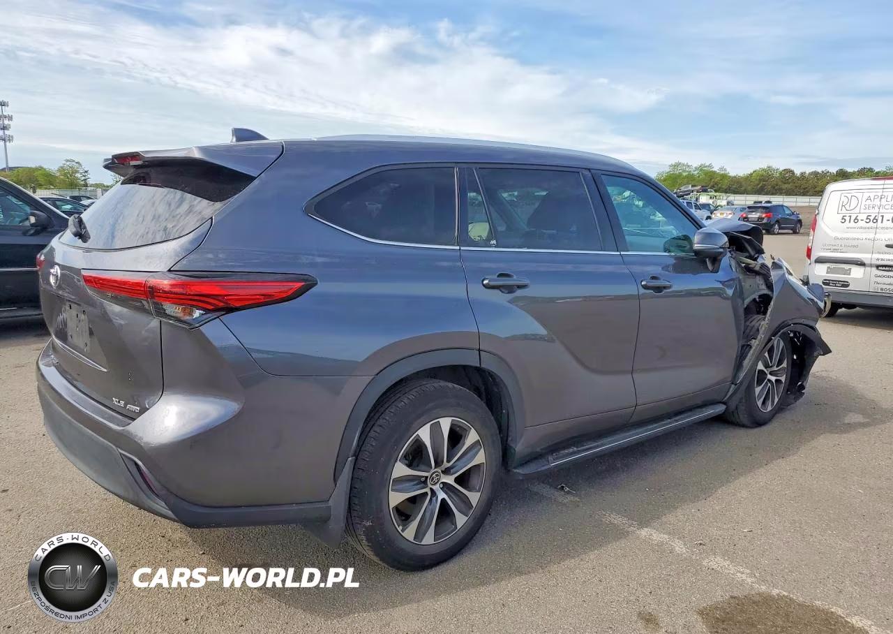 2022 Toyota Highlander Xle VIN:5TDGZRBH7NS571596 - 3