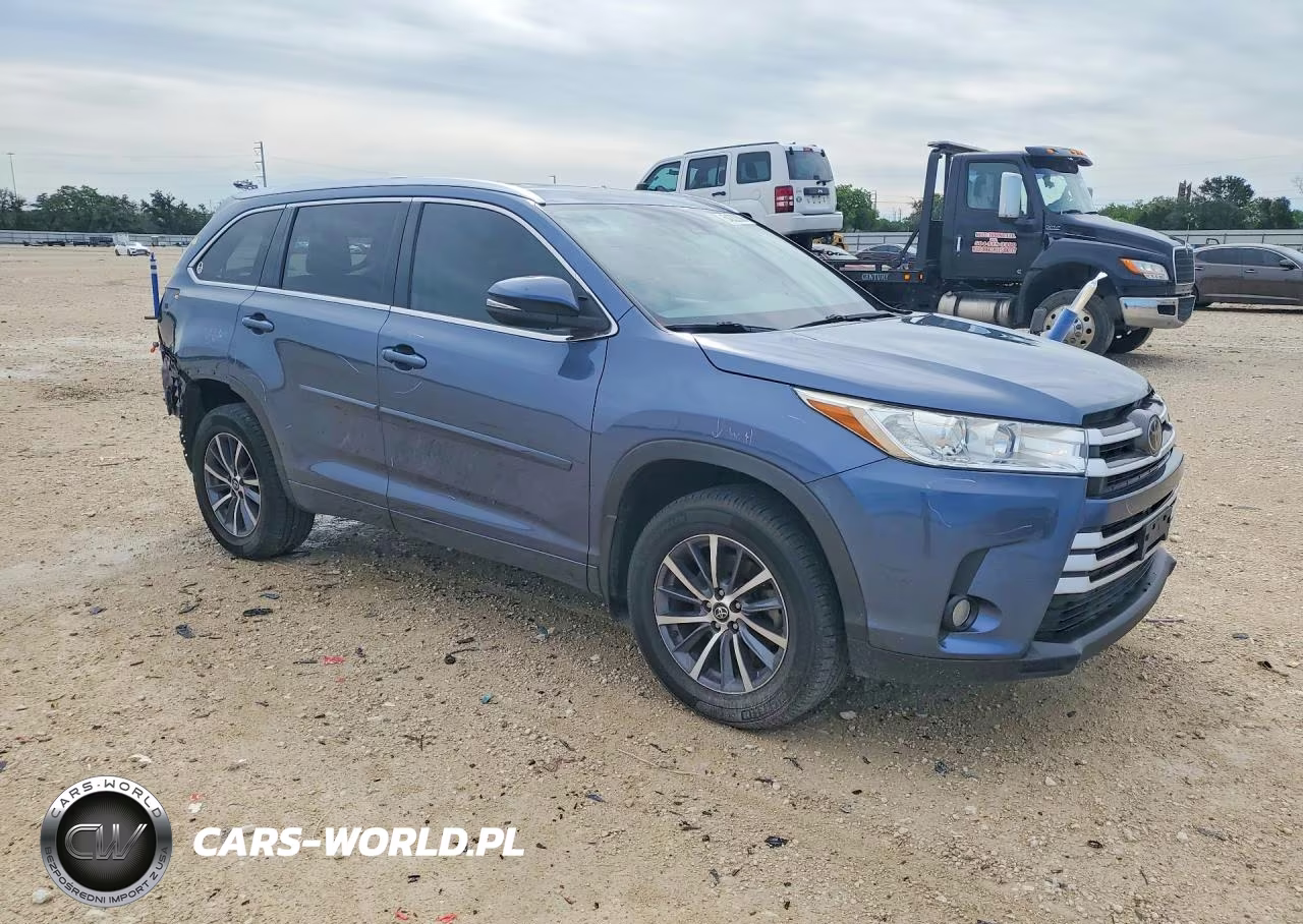 2018 Toyota Highlander Xle VIN:5TDKZRFH2JS236762 - 4