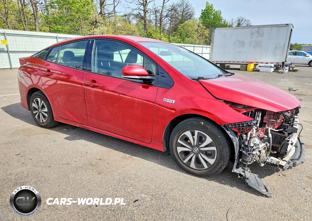 2018 Toyota Prius Prime Plus VIN:JTDKARFP0J3077952 - 4