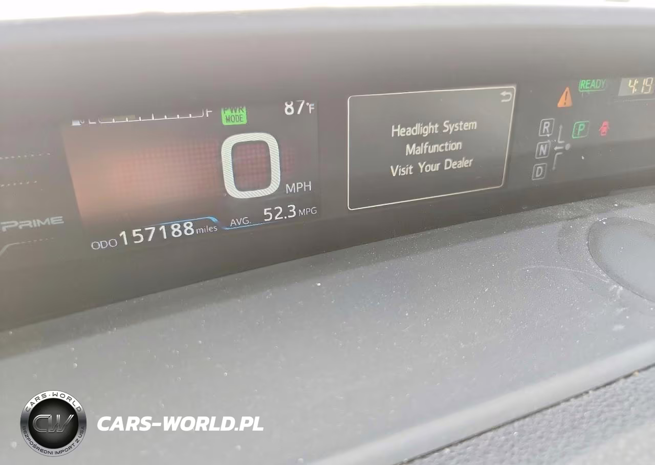 2018 Toyota Prius Prime Plus VIN:JTDKARFP0J3077952 - 9