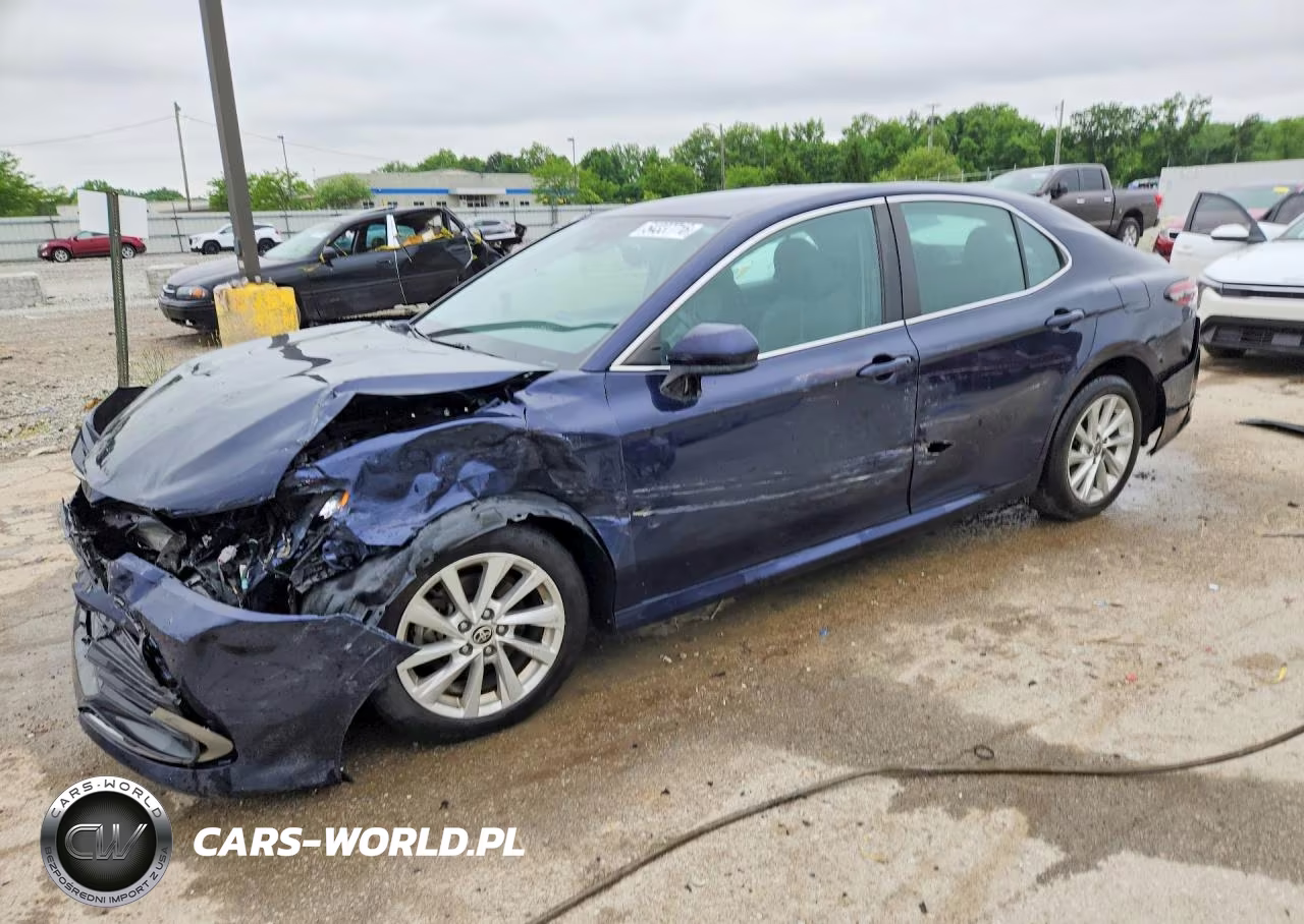 2021 Toyota Camry Le – zdjęcie 1 z 13