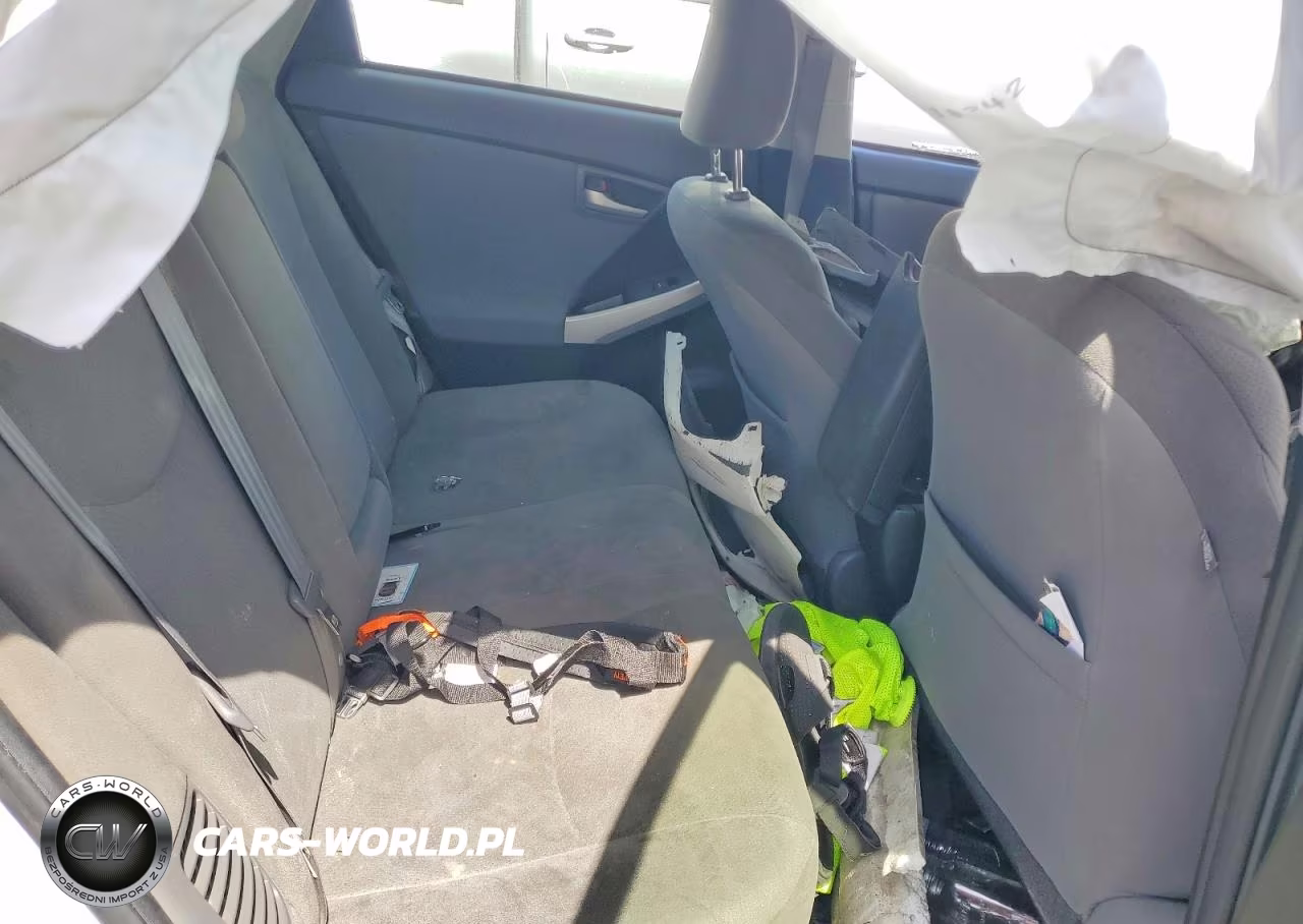 2015 Toyota Prius Two VIN:JTDKN3DU2F1893235 - 10