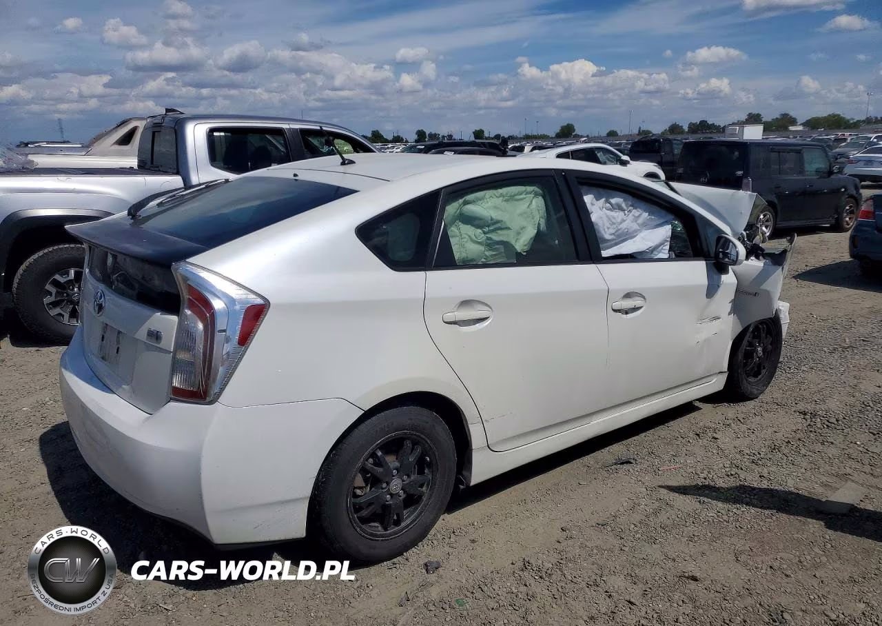 2015 Toyota Prius Two VIN:JTDKN3DU2F1893235 - 3