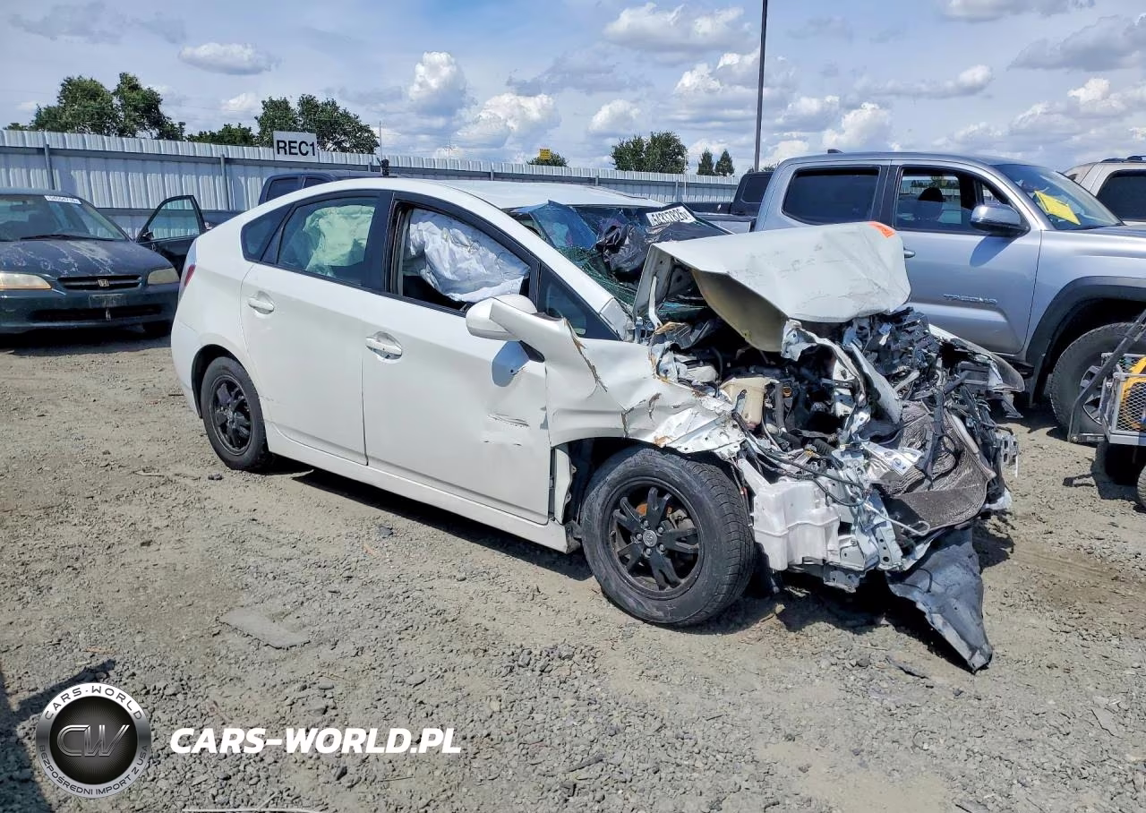 2015 Toyota Prius Two VIN:JTDKN3DU2F1893235 - 4