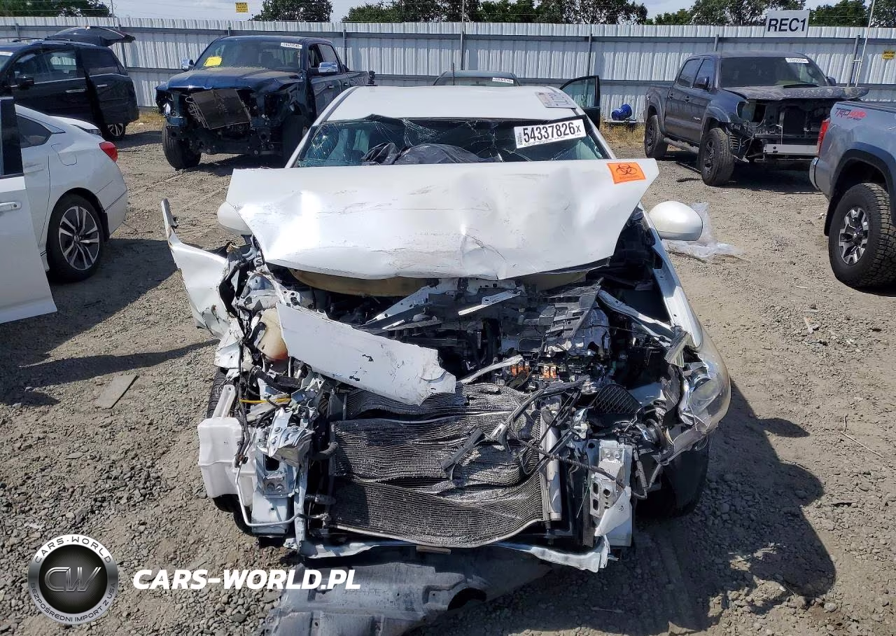 2015 Toyota Prius Two VIN:JTDKN3DU2F1893235 - 5