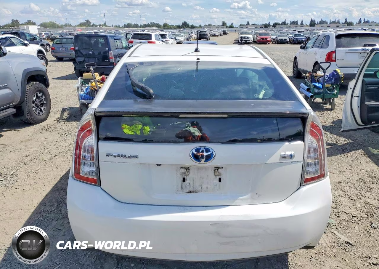 2015 Toyota Prius Two VIN:JTDKN3DU2F1893235 - 6