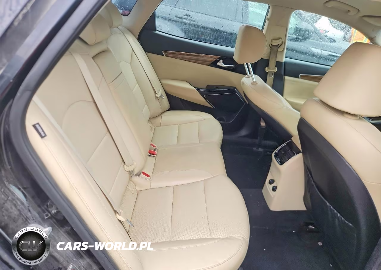 2018 Kia Cadenza Premium VIN:KNALB4J19J5120449 - 10